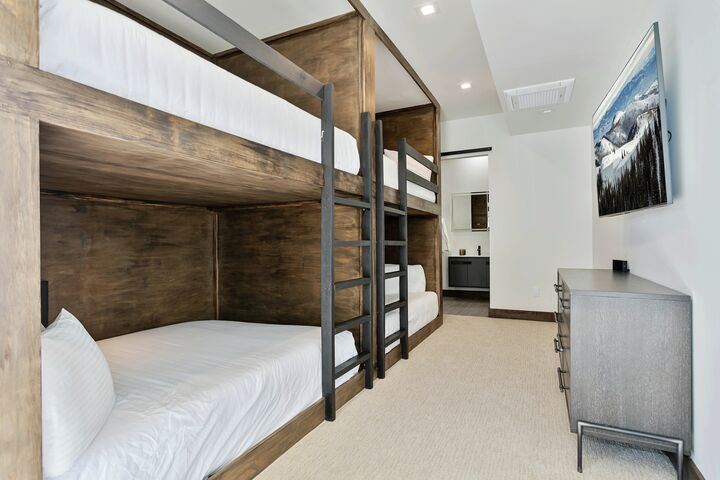 6 Bdrm 5.5 Bath HT - Bedroom