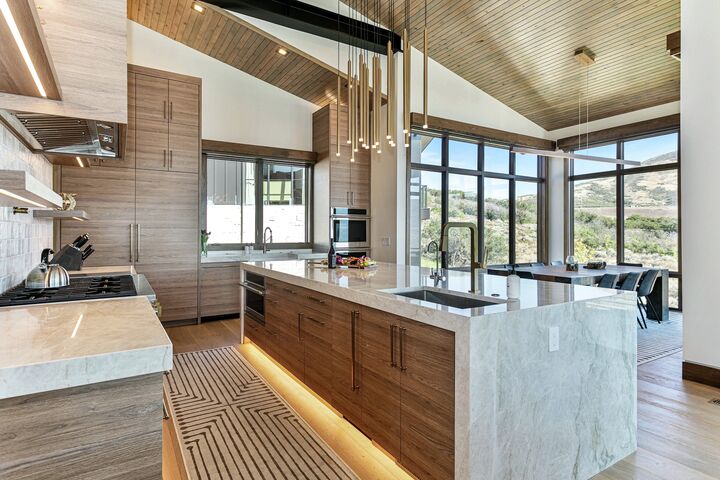 6 Bdrm 5.5 Bath HT - Kitchen