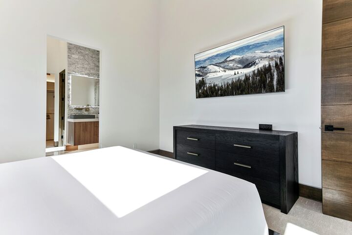 6 Bdrm 5.5 Bath HT - Bedroom