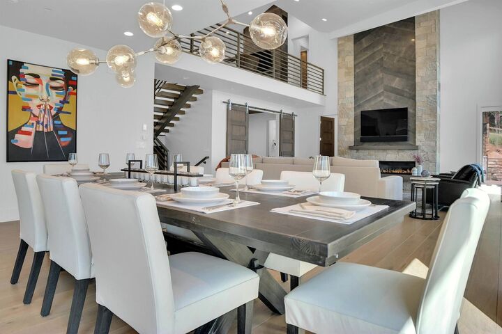 5 Bdrm 6.5 Bath HT - Dining Area