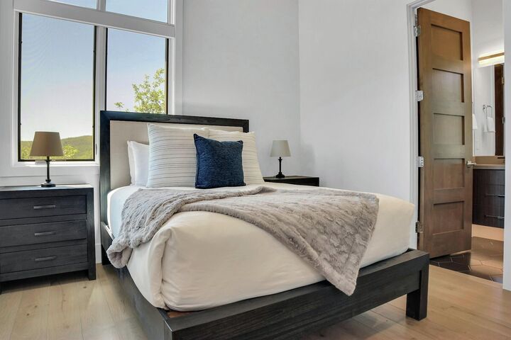 5 Bdrm 6.5 Bath HT - Bedroom