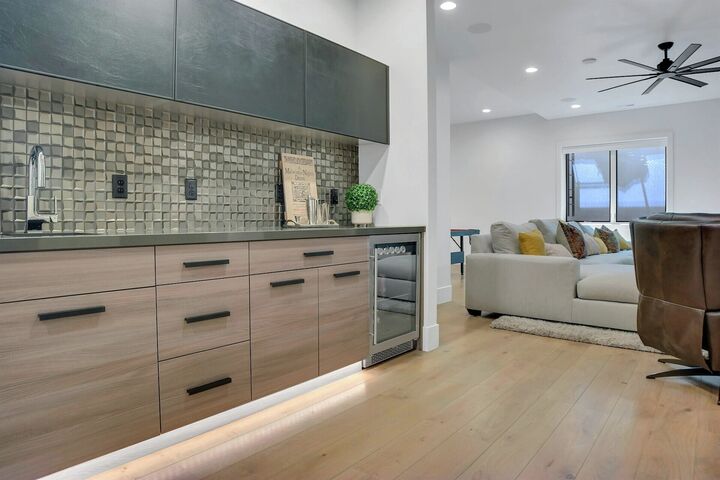 5 Bdrm 6.5 Bath HT - Wet Bar