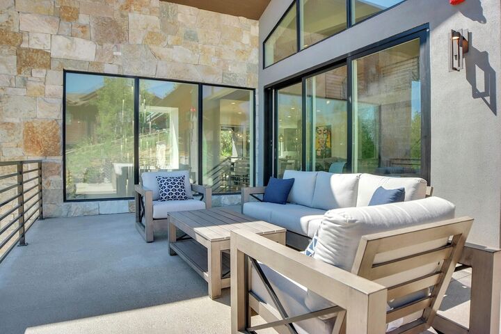 5 Bdrm 6.5 Bath HT - Deck