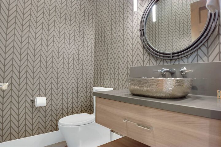 5 Bdrm 6.5 Bath HT - Half Bathroom