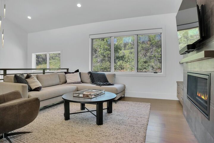 5 Bdrm 6.5 Bath HT - Second Living Area