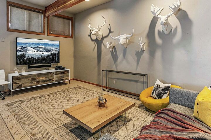 4 Bdrm HT - Family Room