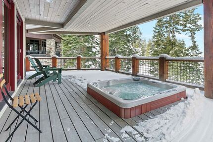 Balcony with Hot Tub