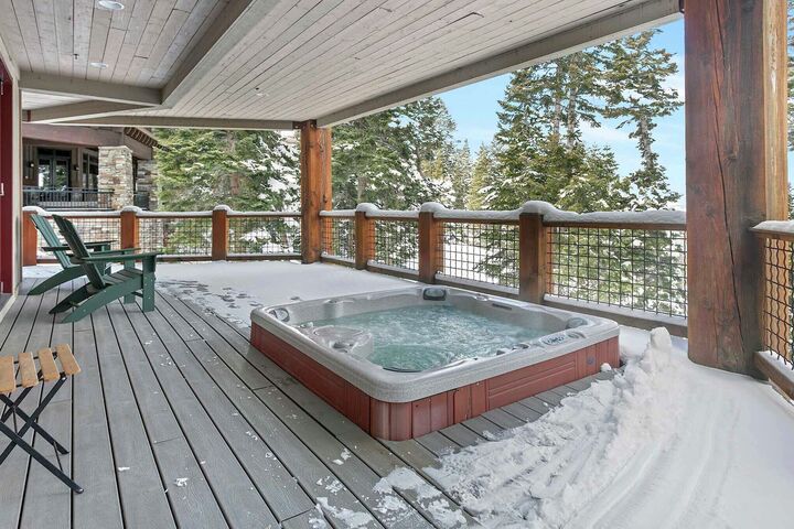Balcony with Hot Tub