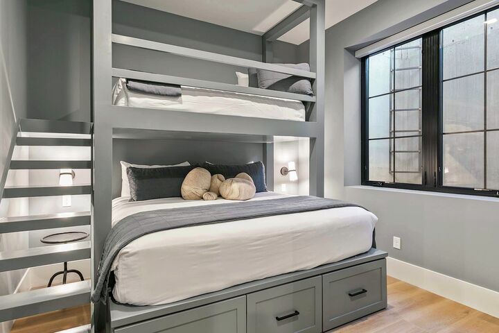 5 Bdrm 5.5 Bath HT - Bedroom