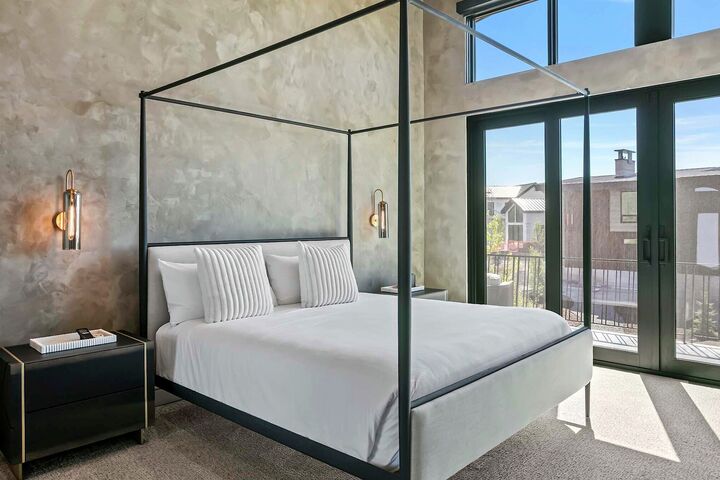 4 Bdrm 4.5 Bath HT - Master Bedroom