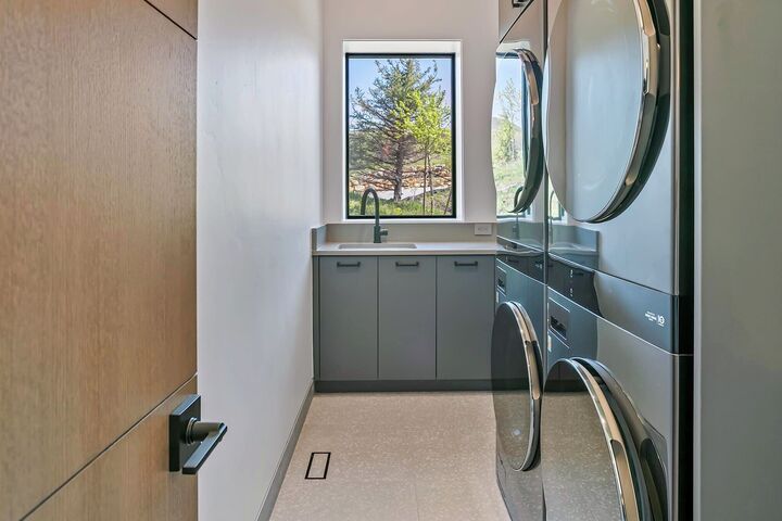 4 Bdrm 4.5 Bath HT - Laundry Room