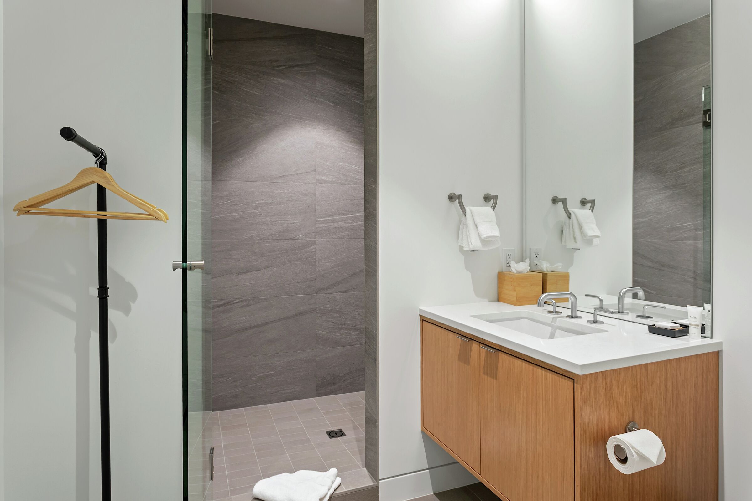 Den Ensuite Bathroom