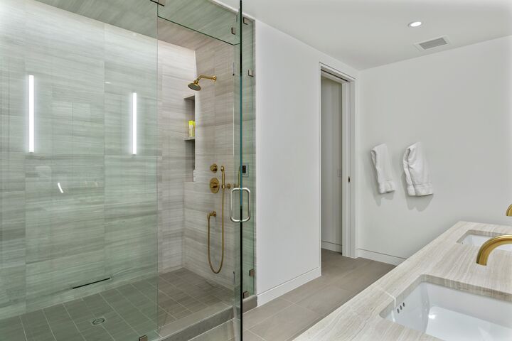 #2505 - Master Ensuite Bathroom