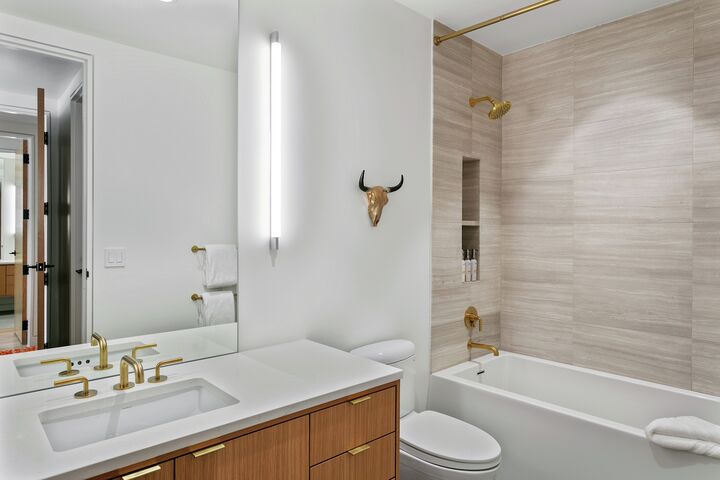 #2505 - Ensuite Bathroom