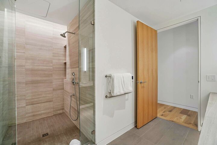 #2302 - Master Ensuite Bathroom