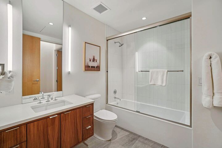 #2302 - Ensuite Bathroom