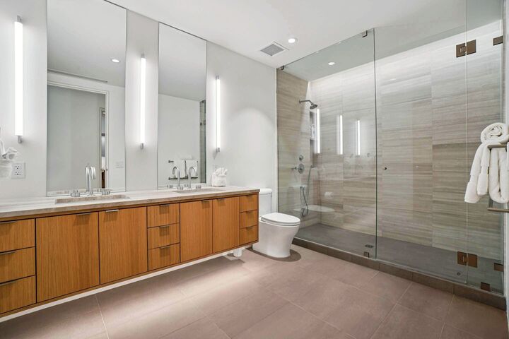 #2401 - Master Ensuite Bathroom