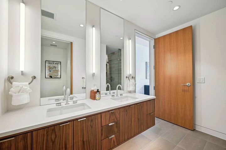 #2405 - Master Ensuite Bathroom