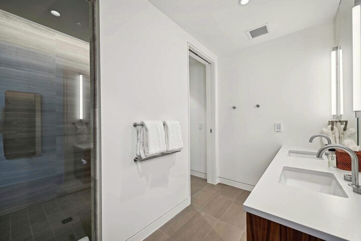 #2405 - Master Ensuite Bathroom