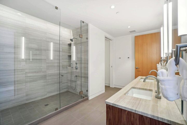 #2403 - Master Ensuite Bathroom
