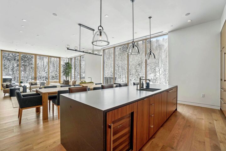 #1701 - Kitchen & Dining Area