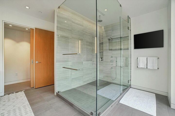 #1701 - Master Ensuite Bathroom