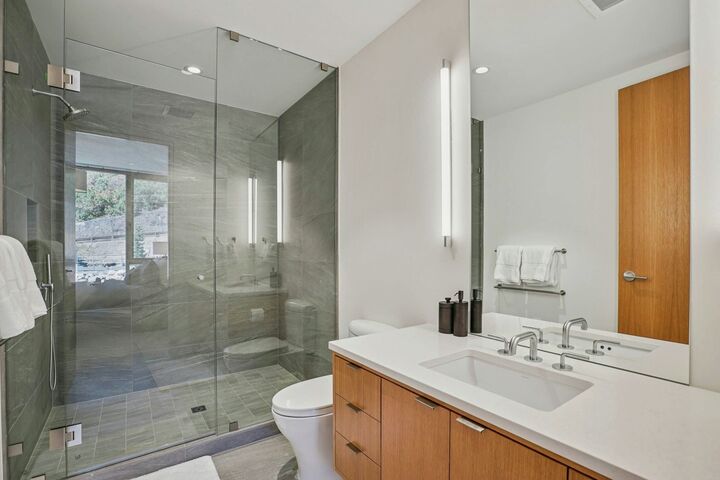 #1704 - Ensuite Bathroom