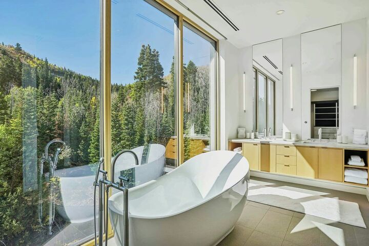 #1704 - Master Ensuite Bathroom