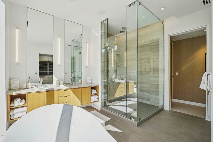 #1704 - Master Ensuite Bathroom