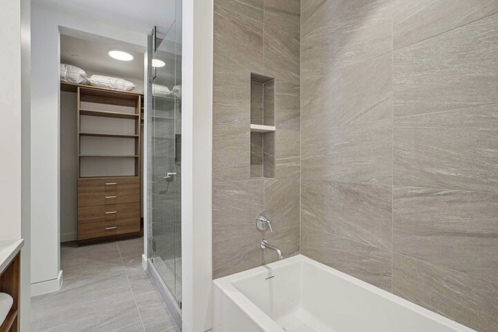 #2303 - Ensuite Bathroom