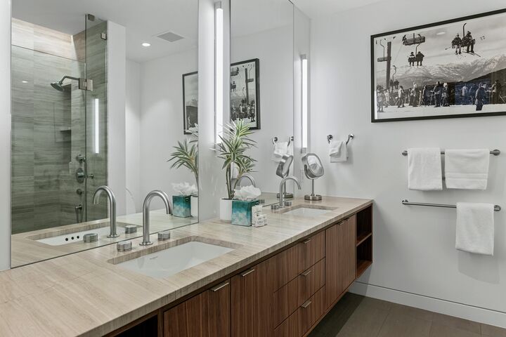 #1402 - Master Ensuite Bathroom