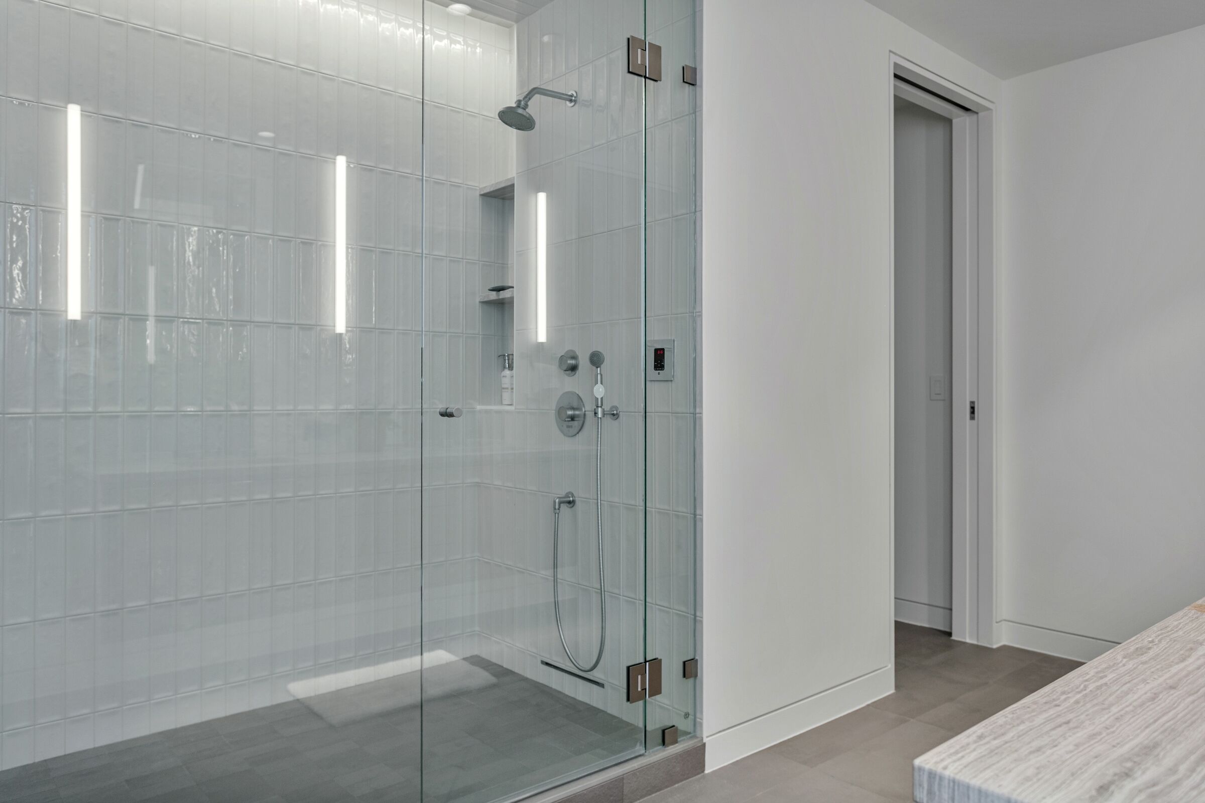 #3305 - Master Ensuite Bathroom