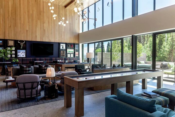 Private Ski Lounge and Polly's (cafe)