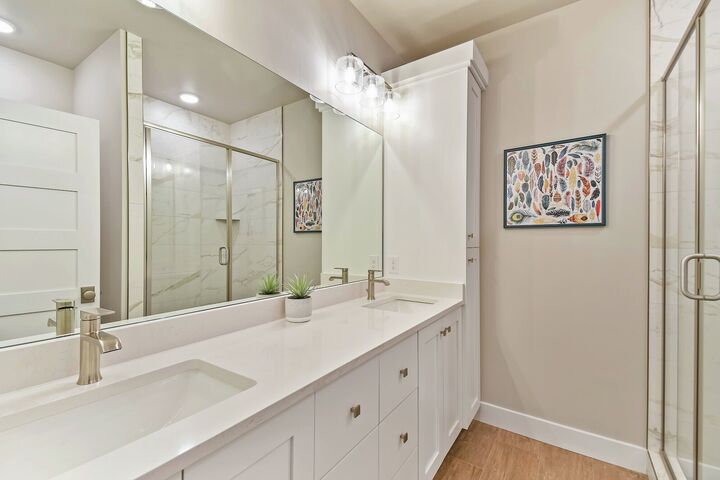 B5 - #203 - Master Ensuite Bathroom