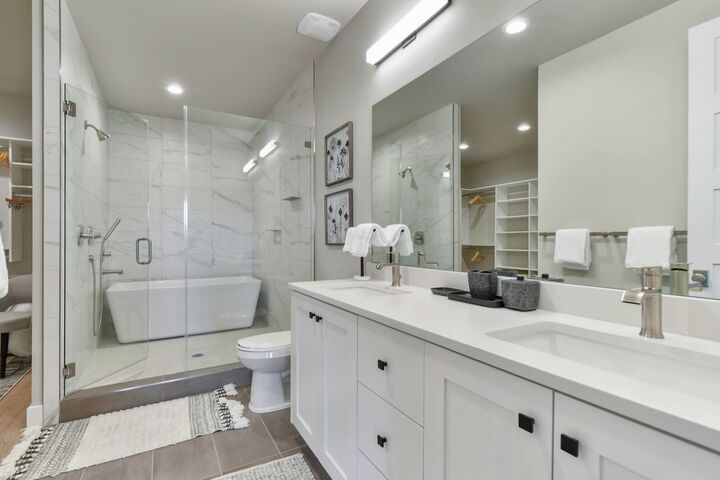 #942 - Master Ensuite Bathroom