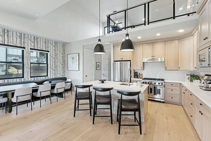 Dining Area & Kitchen