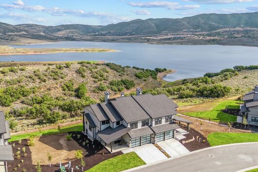 Mayflower Lakeside Townhomes