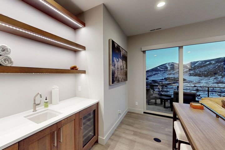 4 Bdrm 4.5 Bath HT - Family Room with Wet Bar