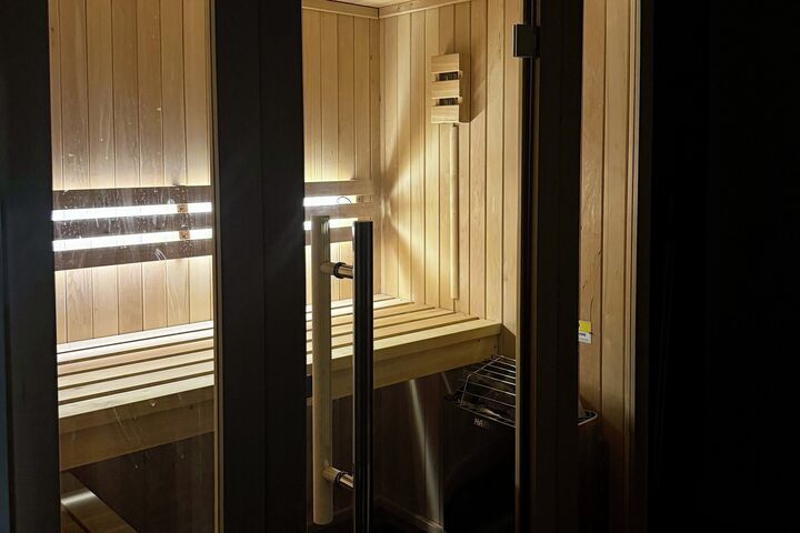 4 Bdrm 4.5 Bath HT - Indoor Sauna Room