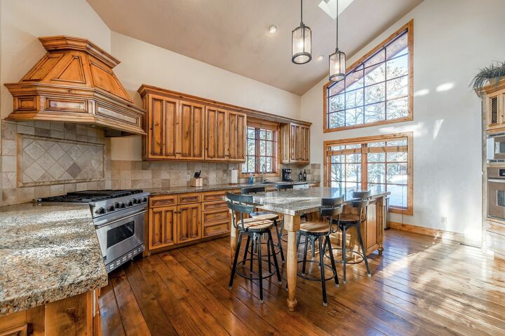 5 Bdrm 4.5 Bath HT - Kitchen