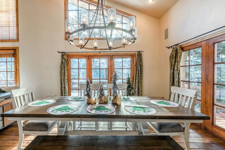 5 Bdrm 4.5 Bath HT - Dining Area