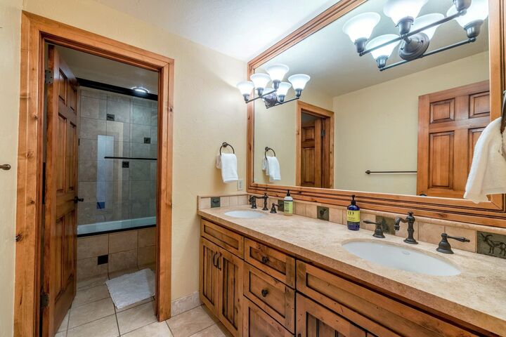 5 Bdrm 4.5 Bath HT - Bathroom