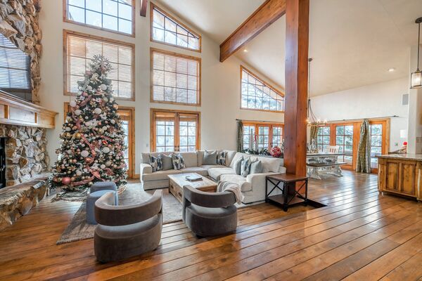 Living Area & Dining Area