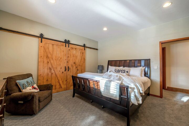 5 Bdrm 4.5 Bath HT - Bedroom