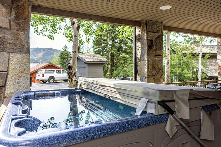 6 Bdrm 6.5 Bath HT - Balcony with Hot Tub