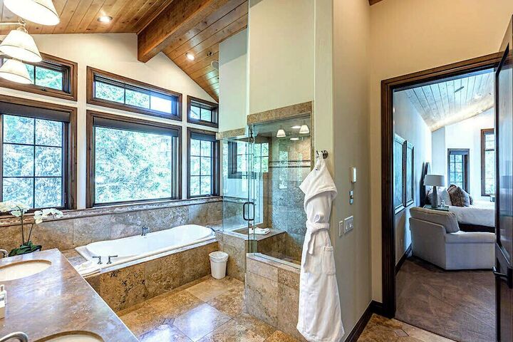 6 Bdrm 6.5 Bath HT - Master Ensuite Bathroom