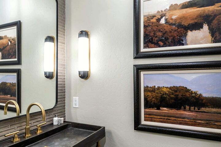 6 Bdrm 6.5 Bath HT - Half Bathroom