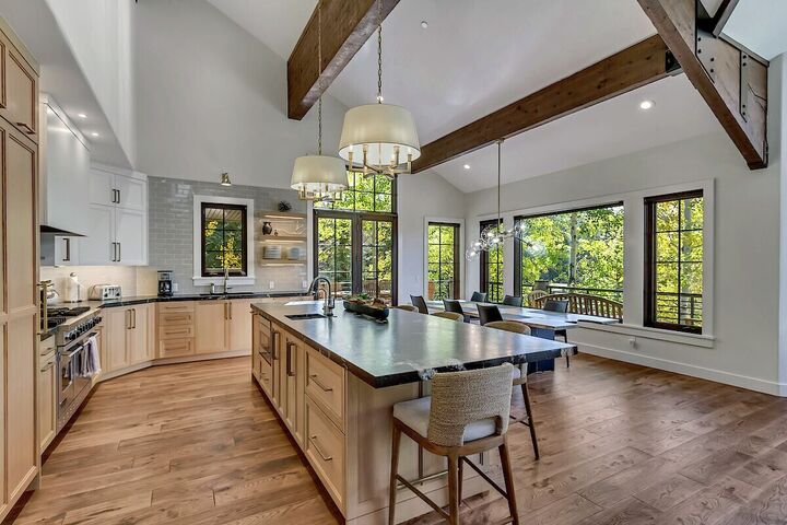 5 Bdrm 5.5 Bath HT - Kitchen & Dining Area