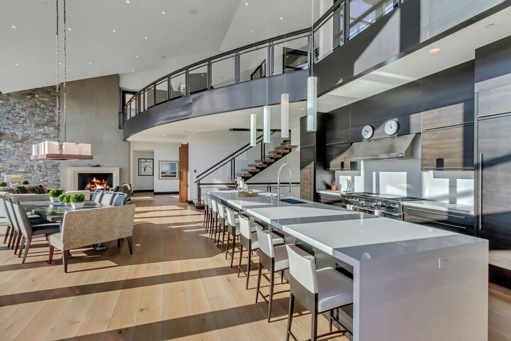 6 Bdrm 6.5 Bath HT - Kitchen, Dining Area & Living Area