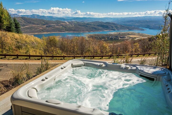 6 Bdrm 6.5 Bath HT - Patio with Hot Tub